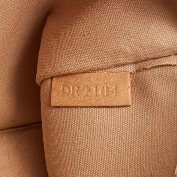 Louis Vuitton Dune Monogram Vernis Montana Bag - Picture 11 of 12